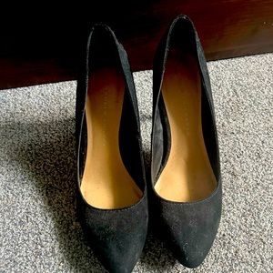 LC black pumps. Size 8 1/2.